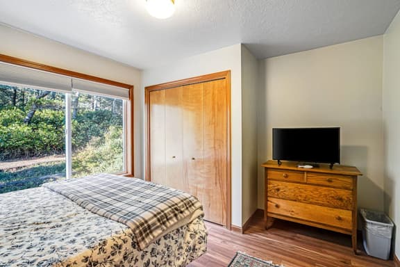 Cozy Home with Wood Stove WiFi Gas Grill and Large Deck Walk to Beach