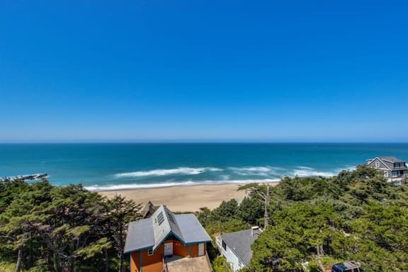 Dog Friendly Studio with Private Balcony Miles of Beach just Steps Away