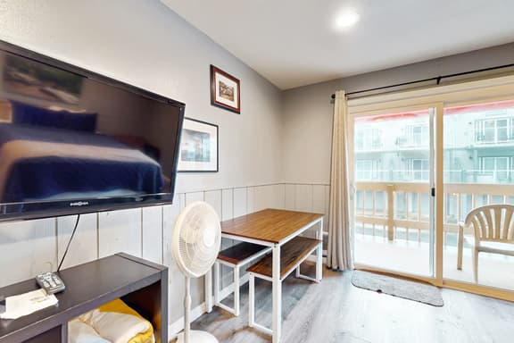 Dog Friendly Motel Room Located Near the Beach and Downtown