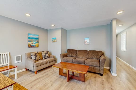 Dog Friendly Room with Kitchen Located Near the Beach and Downtown