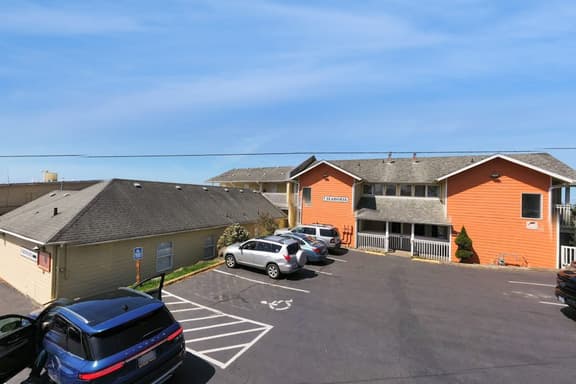 Dog Friendly Studio with Ocean Views WiFi Short Walk to the Beach