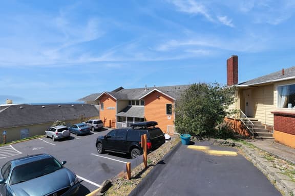 Dog Friendly Studio with Ocean Views WiFi and Nearby Beach Access