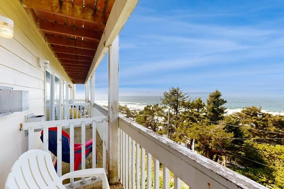 Dog Friendly Studio with Free WiFi Ocean Views and Easy Beach Access