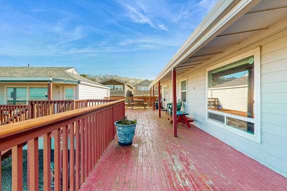 Dog Friendly Waterfront Condo with Ocean Views Moments From the Beach and Town