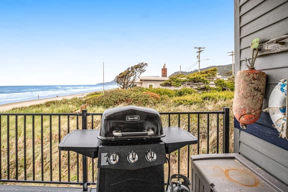 Oceanfront Dog Friendly Home with Free WiFi Perfect for a Family Beach Trip