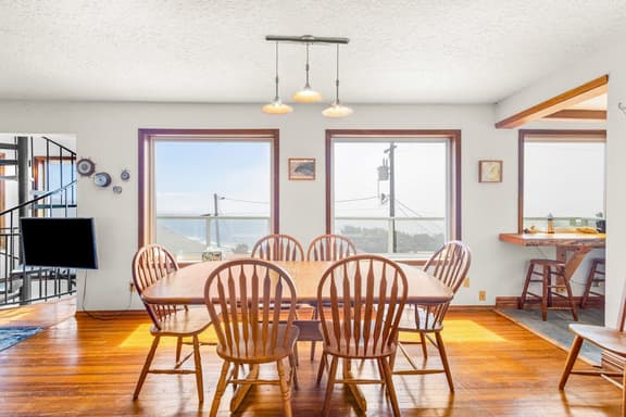 Spacious dog friendly home with ocean views sauna wood stove and WIFI