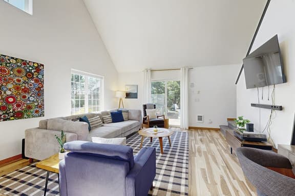 Spacious Family and Dog Friendly Home with New Private Hot Tub and Smart TVs