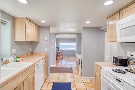 Oceanview Escape with Sweeping Views and Easy Beach Access