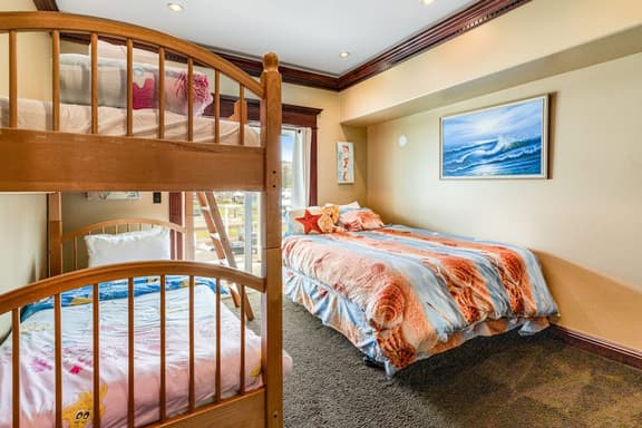 Oceanfront Villa with WiFi Private Hot Tub Balconies Beach Access and Game Room