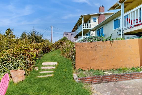 Oceanview Condo Dog Friendly Close to Beach and Everthing in Town