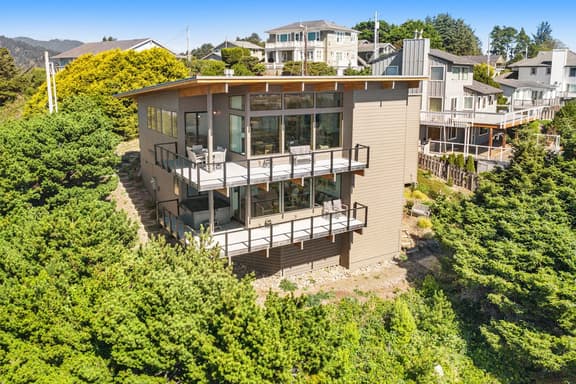 New home with unparalleled ocean views and private hot tub dogs welcome
