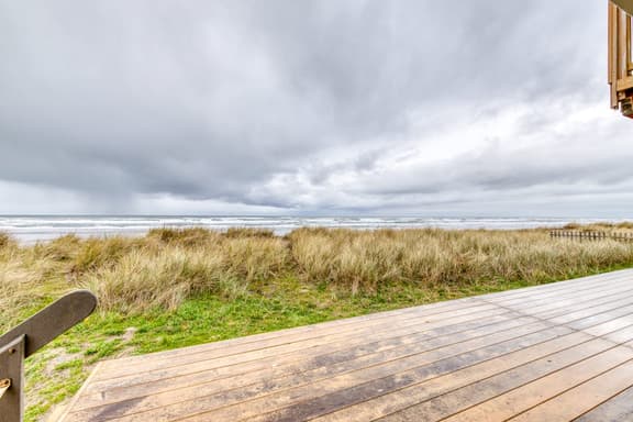 Oceanfront house with amazing views and short walk to downtown dogs welcome