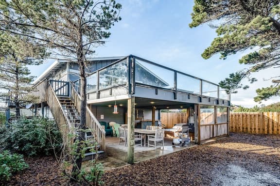 Family friendly house with ocean view and private hot tub walk to beach dogs OK