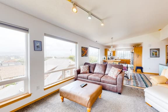 Comfy beach home with ocean views free WiFi private washer dryer and deck