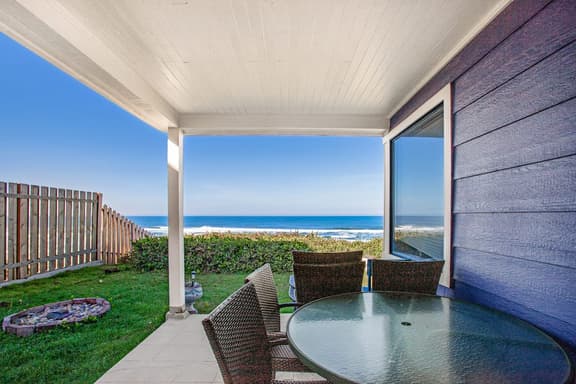 Coastal gem with ocean views easy walk to beach and WiFi