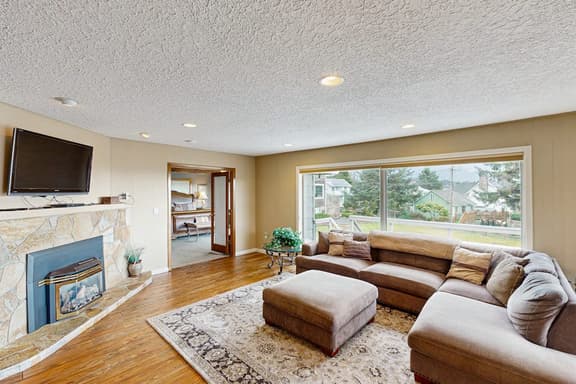 Cozy Oceanview Cottage in Great Location Close to Beach