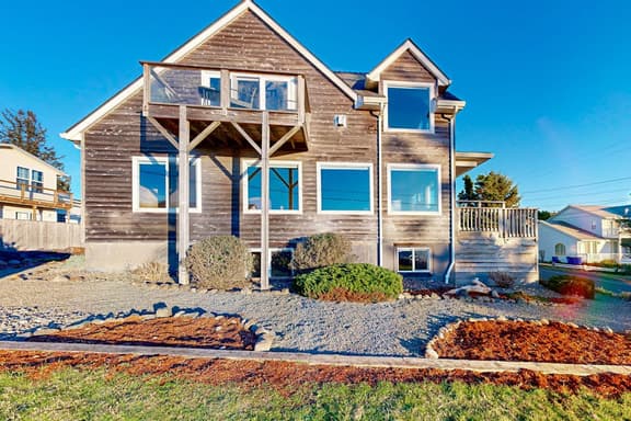 Huge Luxury Home with Game Room and Gourmet Kitchen