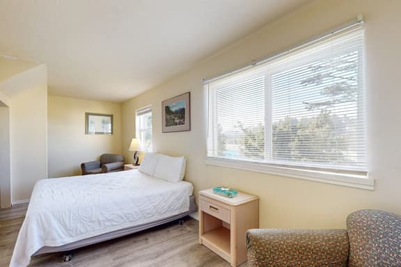 Sandstone Point Condo Only a Few Blocks to the Beach Dogs Welcome