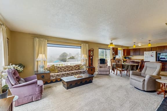 Cozy Oceanview Home with the Best Vistas in Road s End Dogs Welcome