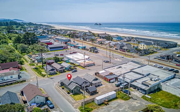 Cozy and Dog Friendly Cottage in the Heart of Rockaway Beach