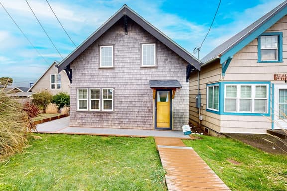 Bright and Airy Cottage Right in Town Across Street from the Beach